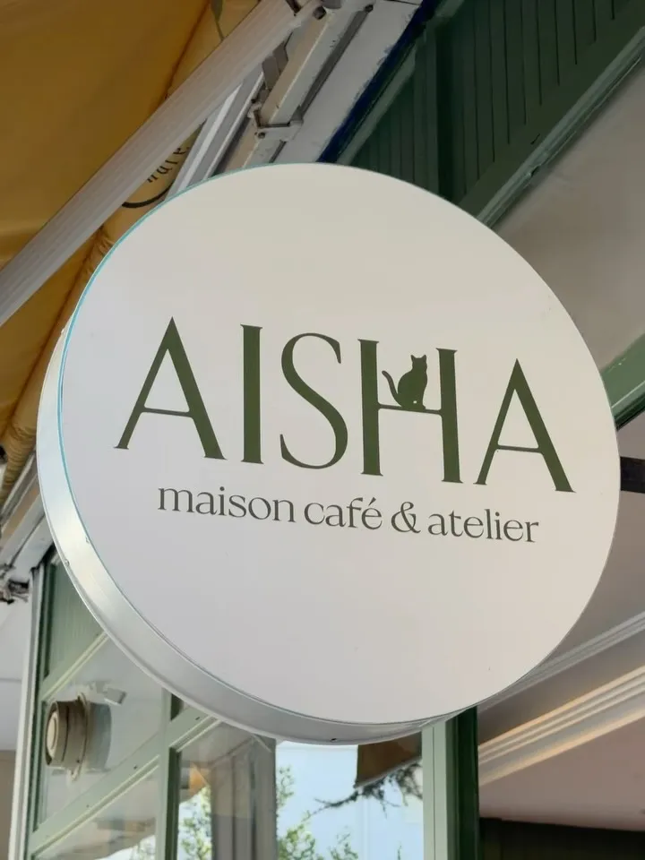 Aisha Maison Café & Atelier tabelası